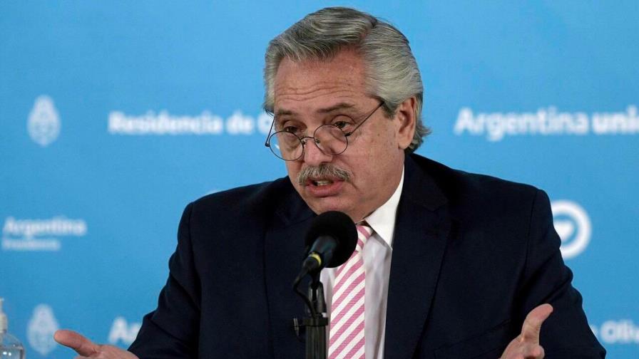 Presidente argentino lamenta reunión social durante confinamiento