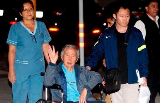 Alberto Fujimori abandona la clínica por alta médica y vuelve a prisión