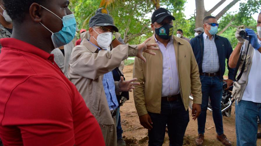 Alcalde Manuel Jiménez encabeza jornada de limpieza en el sector El Tamarindo