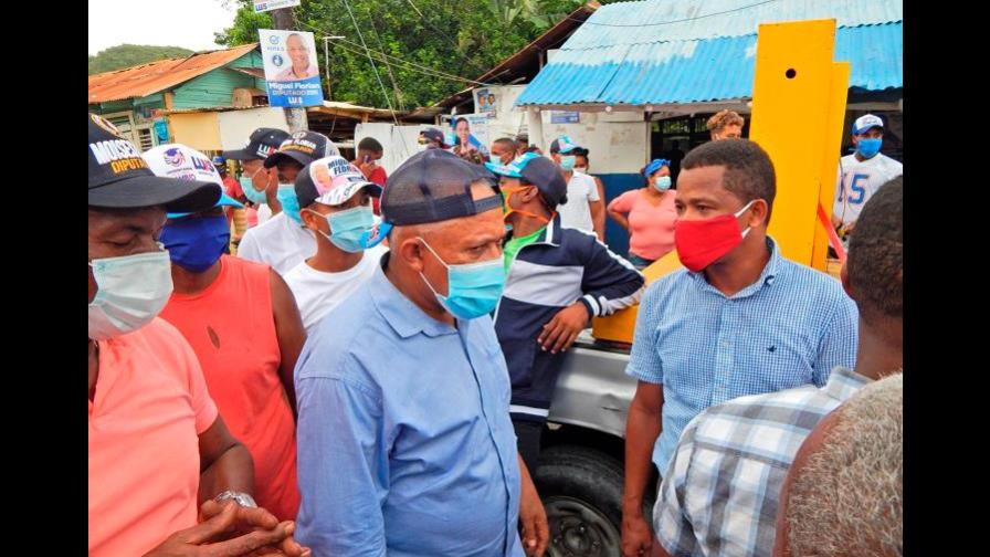 Alcalde de La Ciénaga, en Barahona, llama a votar temprano y mantener distancia 