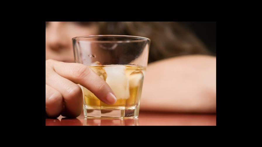 Más de 100 muertos y 300 detenidos por consumo de alcohol adulterado en India