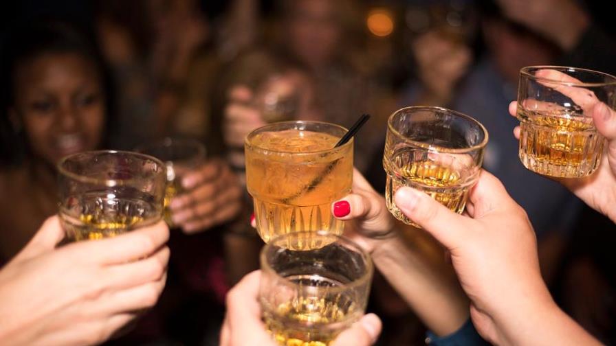 Mueren 29 personas en Costa Rica por licor alterado con metanol 