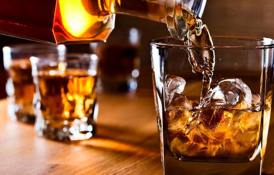 Impuestos Internos anuncia plan  contra la defraudación fiscal en el sector alcohol