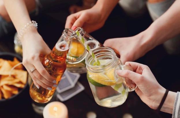 El consumo de alcohol y su relación con el cáncer de mama 