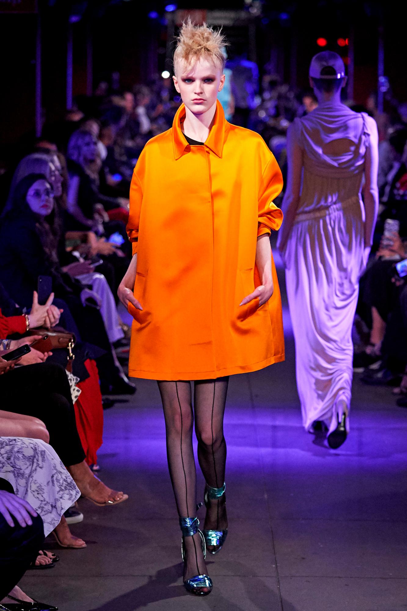 Hannah Motler en el desfile de Tom Ford para NYFW Spring 2020. 