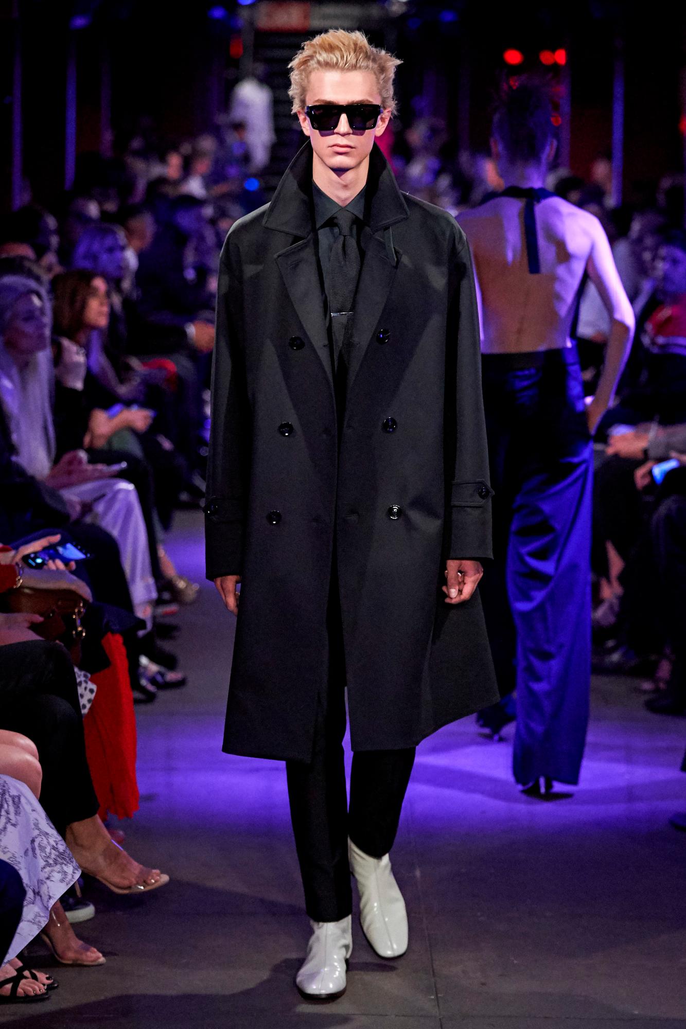 Gena Malinin en el desfile de Tom Ford para NYFW Spring 2020. 