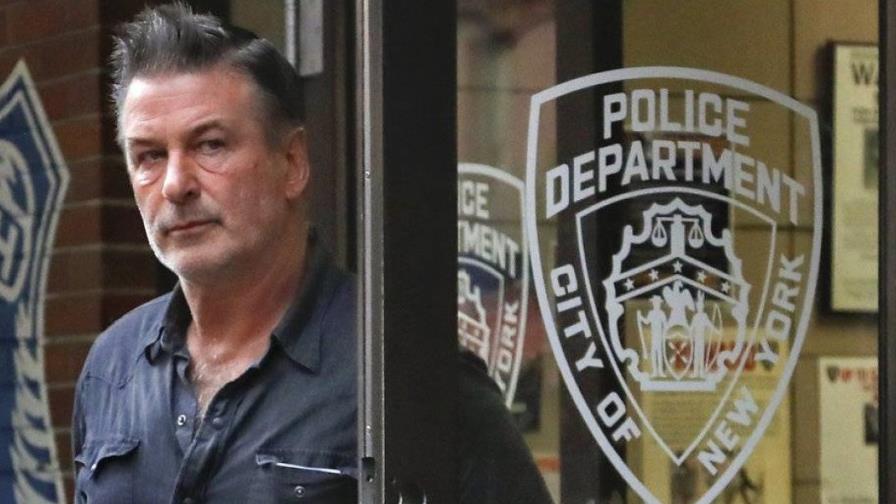 Alec Baldwin niega acusaciones de que golpeó a una persona por un parqueo
