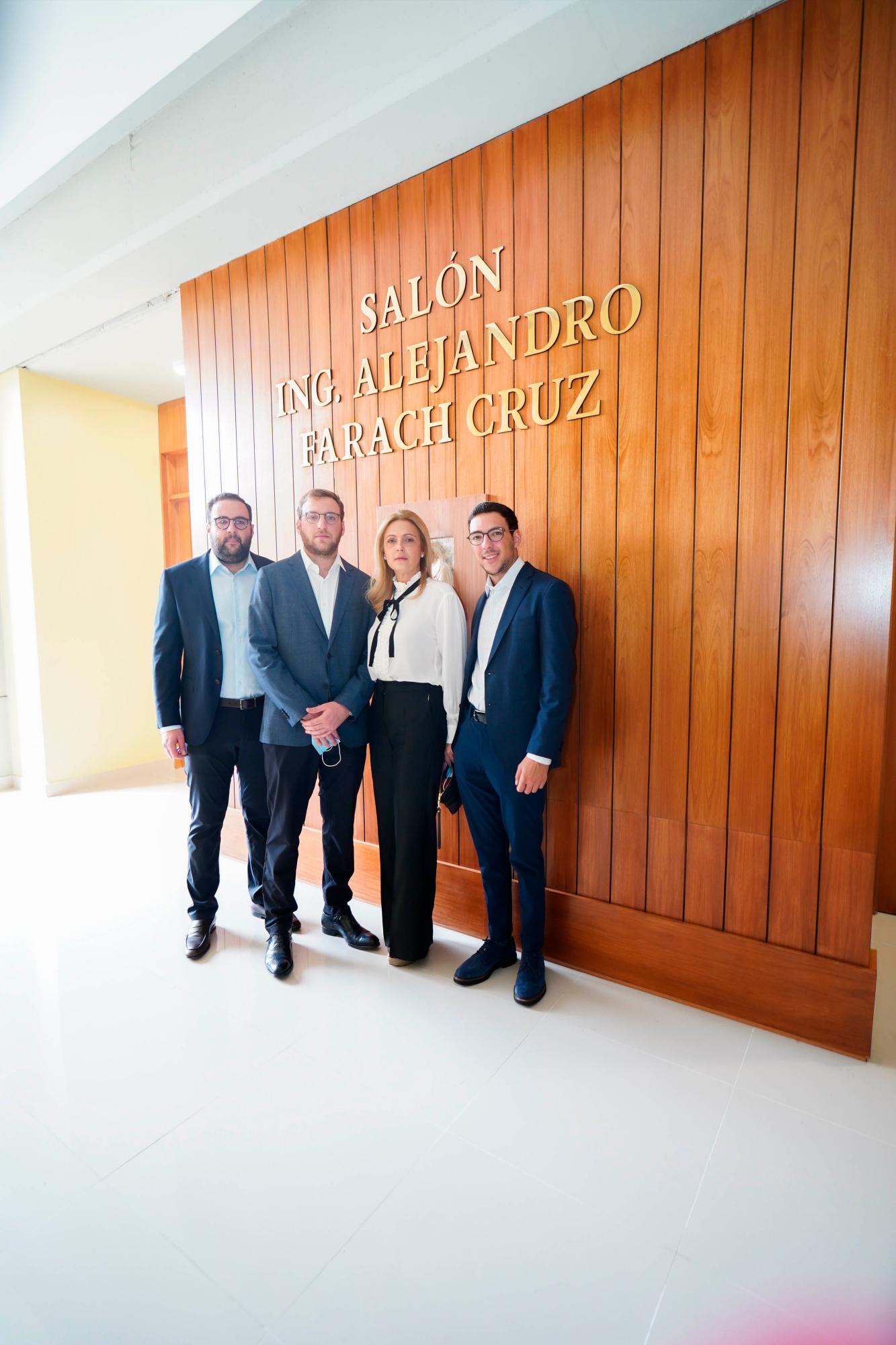Alejandro, Andrés, Carmen y Pedro Farach.
