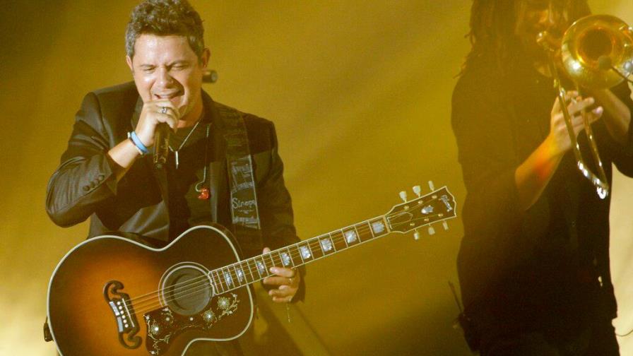 Alejandro Sanz convoca a amigas, honra a José Jose en el Foro Sol Alejandro Sanz convoca a amigas, honra a José Jose en el Foro Sol