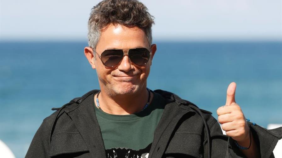 Alejandro Sanz participa en la ceremonia de inauguración de los JJOO