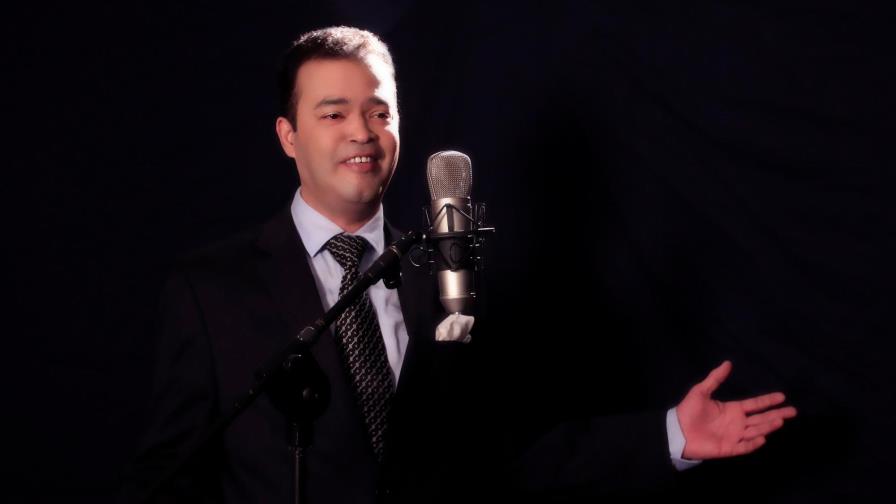 Alex Bueno canta hoy para celebrar la Nochebuena