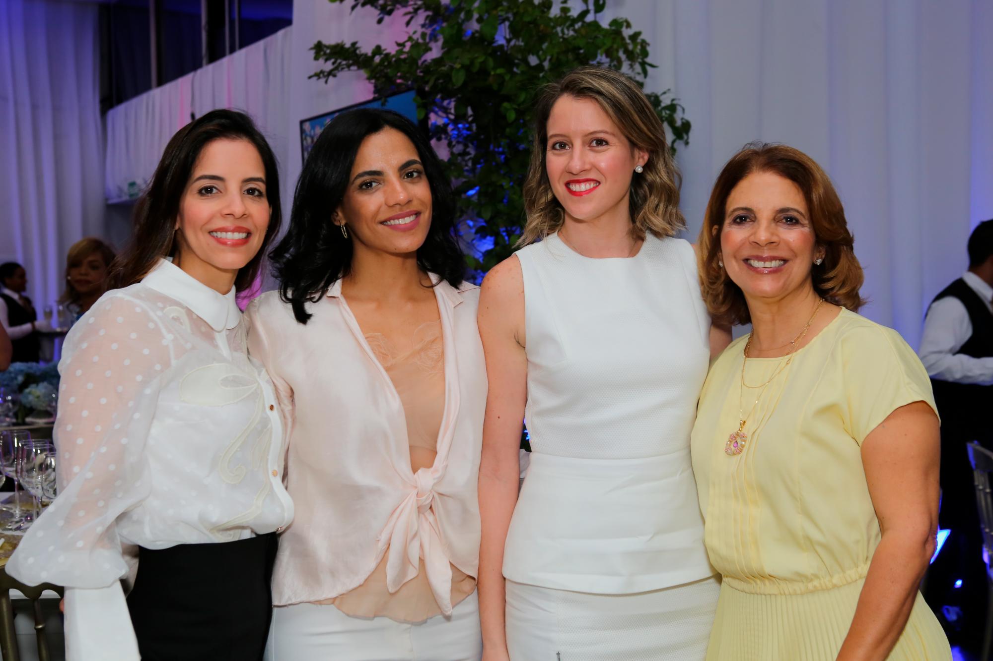 Alexandra Capellán, Claudia Rivas, Natalia Lama y Dilcia Capellán de Rivas.