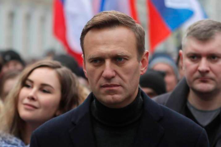 Detienen a Alexéi Navalni  en el control de pasaportes al llegar a Moscú