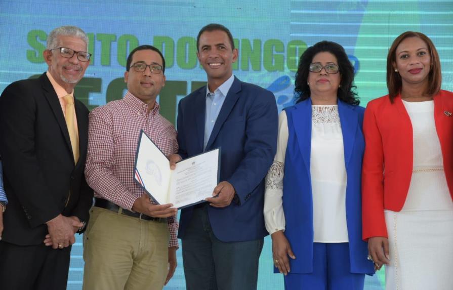 Declaran a Santo Domingo Oeste libre de analfabetismo
