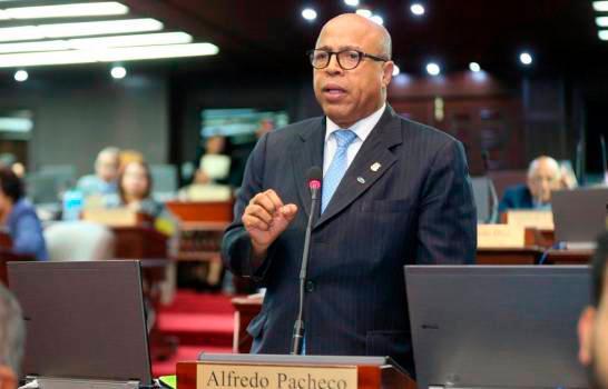 Alfredo Pacheco aclara que ausencia de diputados leonelistas facilitó aprobación de presupuesto  