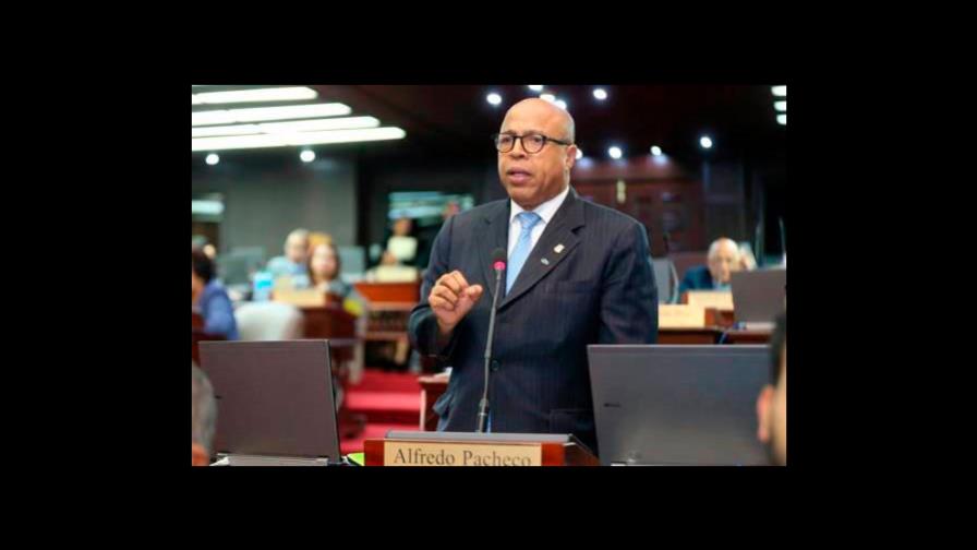 Alfredo Pacheco aclara que ausencia de diputados leonelistas facilitó aprobación de presupuesto  