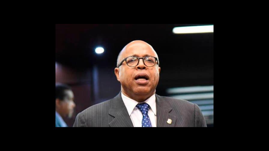 Alfredo Pacheco solicita a funcionarios nombrar a perremeístas en administración pública