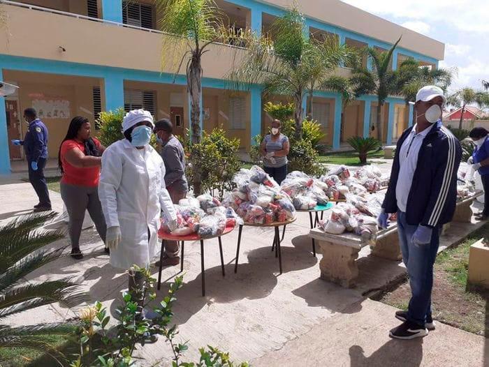 Minerd distribuye alimentos en tres provincias de la región Este