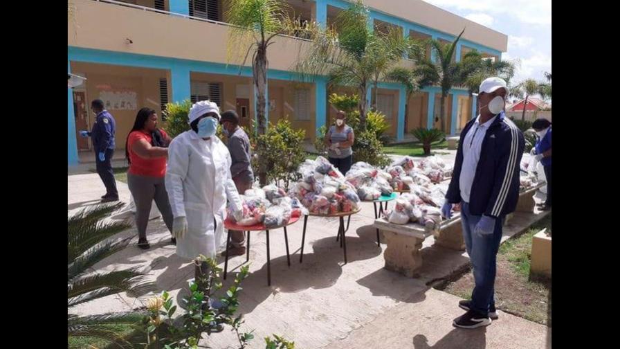 Minerd distribuye alimentos en tres provincias de la región Este Minerd distribuye alimentos en tres provincias de la región Este