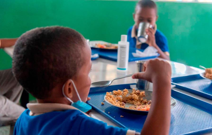 Sacerdote denuncia 13 escuelas no reciben almuerzo escolar en Puerto Plata 