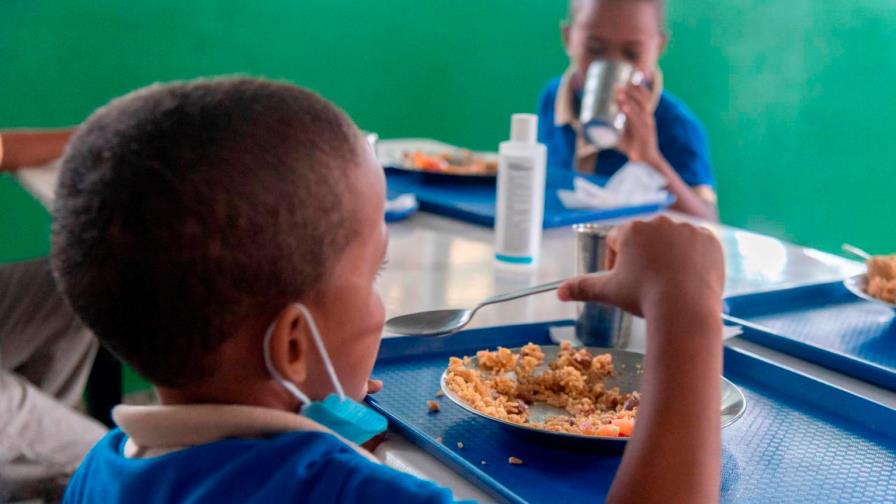 Sacerdote denuncia 13 escuelas no reciben almuerzo escolar en Puerto Plata Sacerdote denuncia 13 escuelas no reciben almuerzo escolar en Puerto Plata