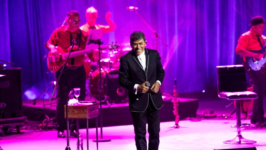 La voz excepcional de Álvaro Torres enamoró al público dominicano