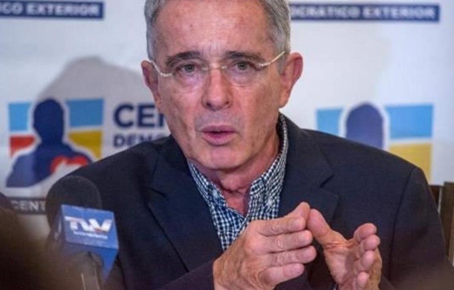 Jueza levanta audiencia sobre libertad de Uribe y la fija para el martes 22
