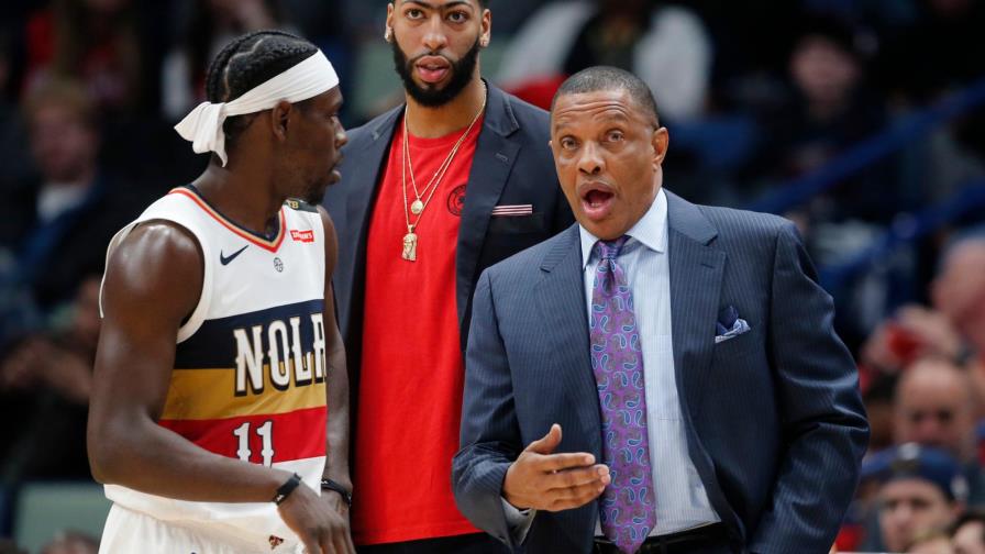 Pelicans y entrenador Gentry confirman petición de traspaso de Davis