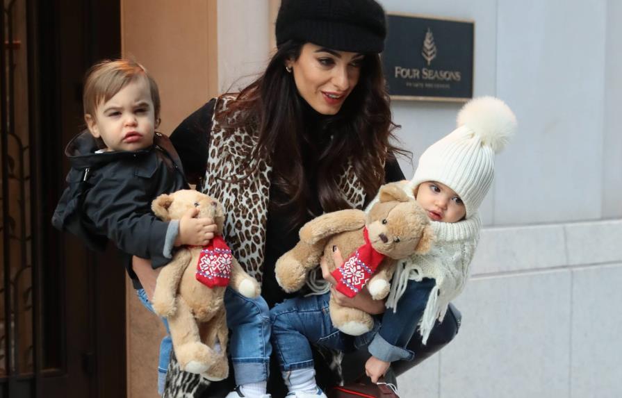 Amal Clooney se deja ver en la calle con sus hijos por primera vez