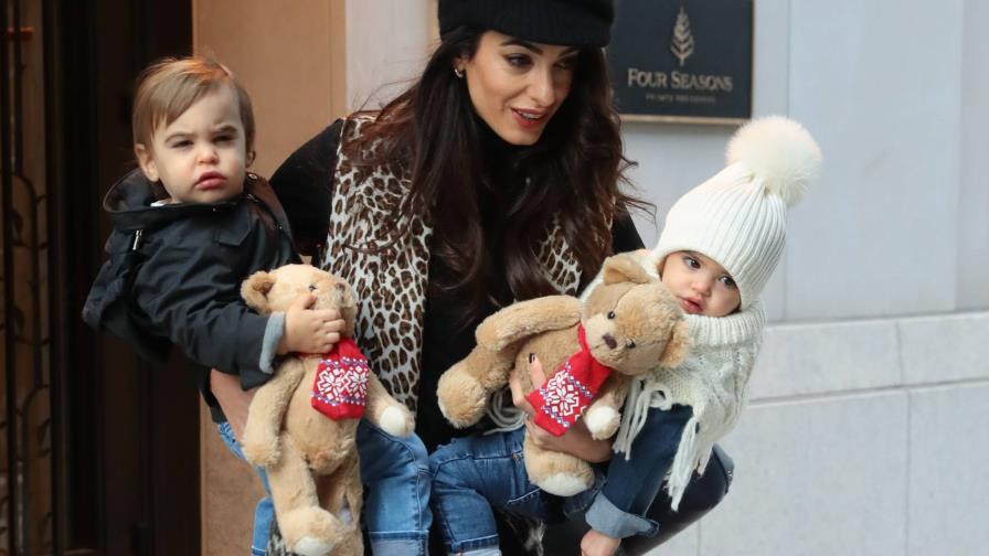 Amal Clooney se deja ver en la calle con sus hijos por primera vez