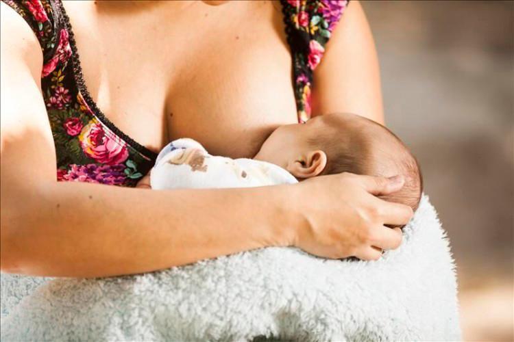 Director de hospital pediátrico de Santiago dice lactancia materna reduce en un 15% mortalidad infantil