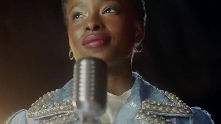 Amanda Gorman hace historia llevando poesía al Super Bowl