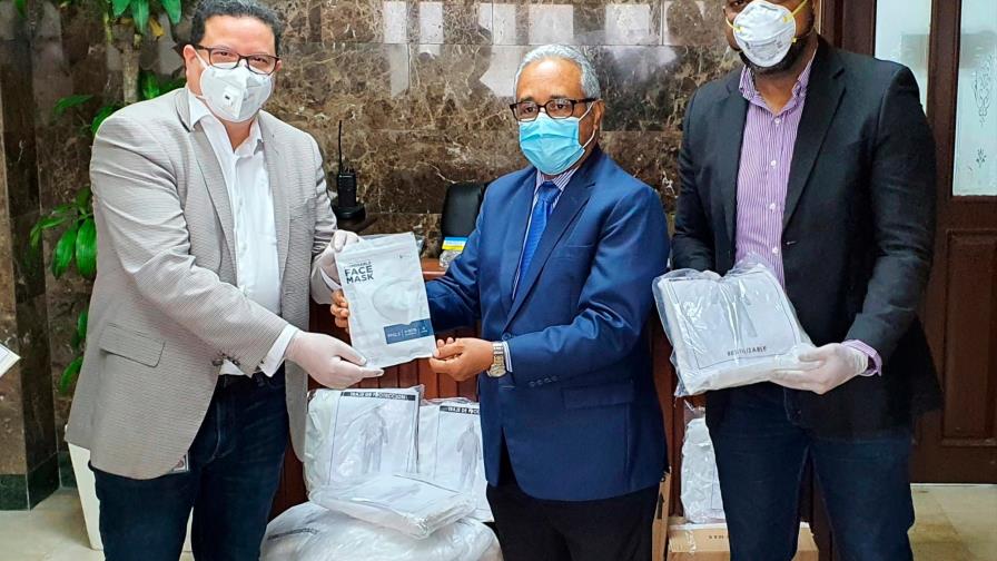 SICPA dona artículos de uso médico al Ministerio de Salud Pública SICPA dona artículos de uso médico al Ministerio de Salud Pública