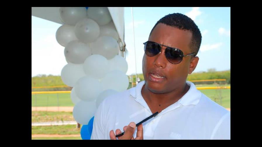 Aquino le entra a palos a MLB tras esperar nueve años en las menores