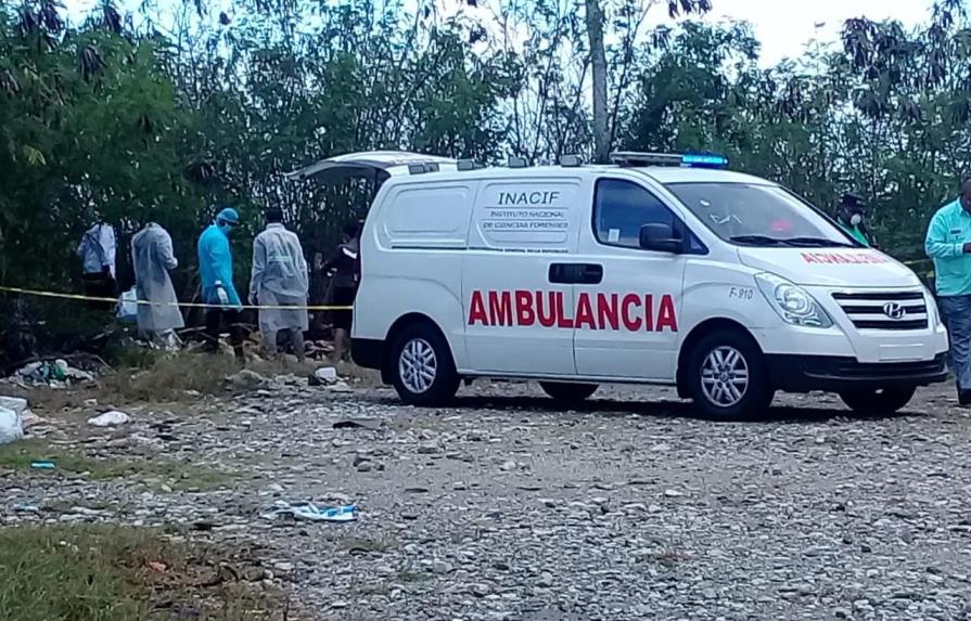 Hallan cadáver de mujer en estado de descomposición en Santiago