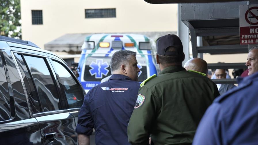 Trasladan a David Ortiz al aeropuerto en ambulancia Trasladan a David Ortiz al aeropuerto en ambulancia