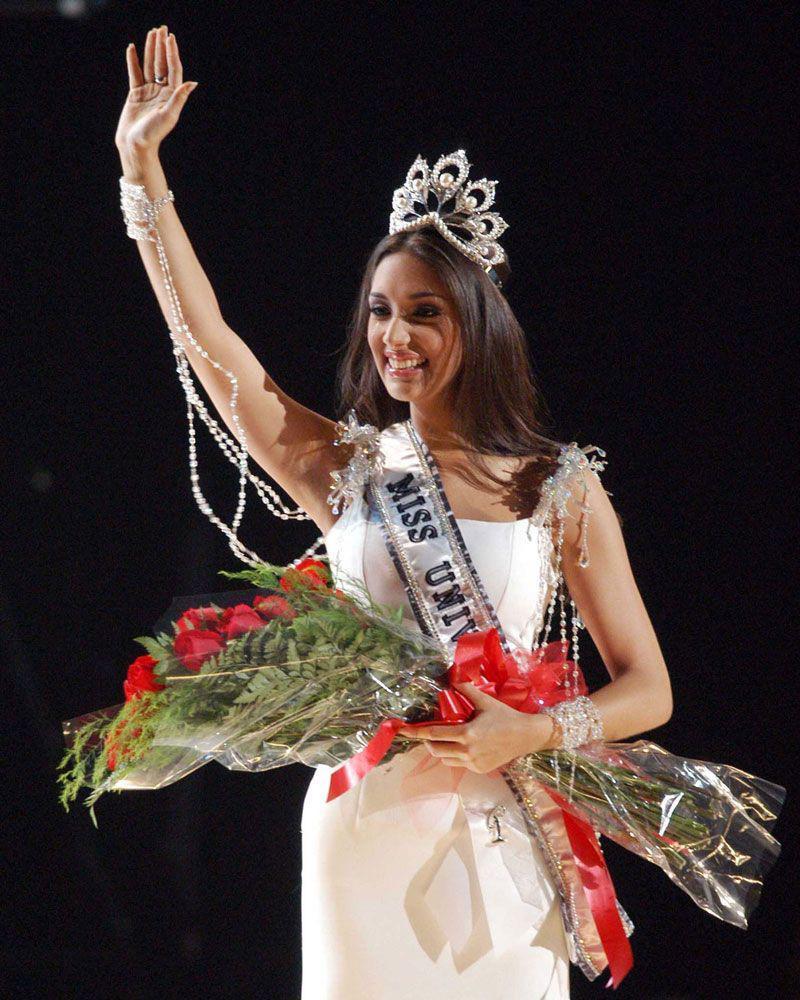 Hace 18 años Amelia Vega se coronó en el Miss Universo