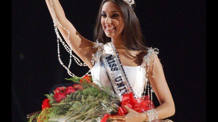 Hace 18 años Amelia Vega se coronó en el Miss Universo