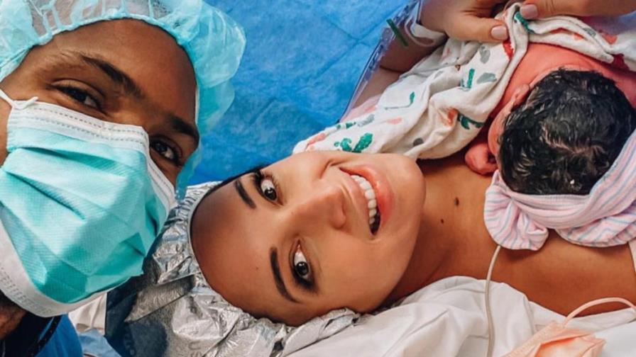 Amelia Vega revela el nombre de su hija