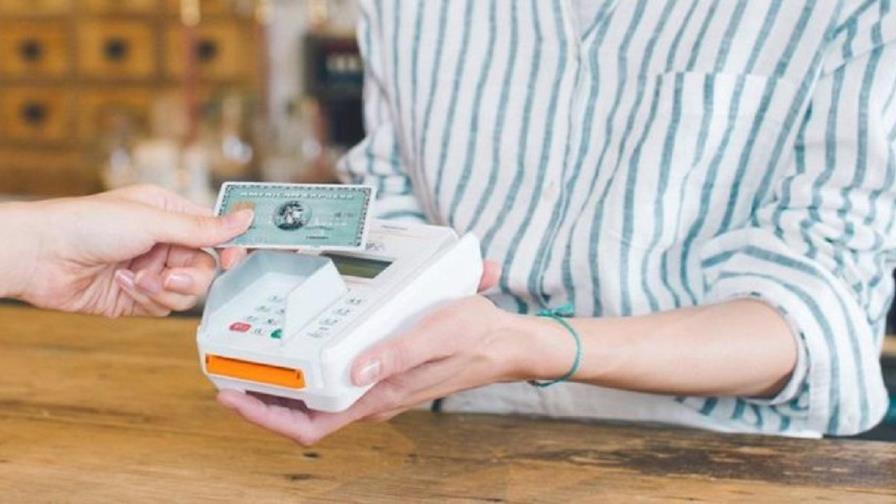 Beneficio de American Express cae 81 % en el primer semestre por menor consumo
