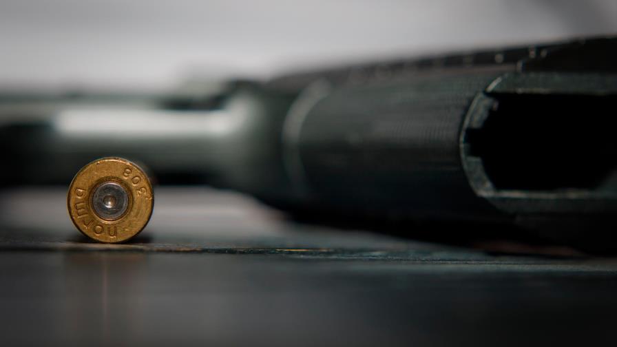 Tiroteo en suburbio de Chicago deja 1 muerto y 4 heridos