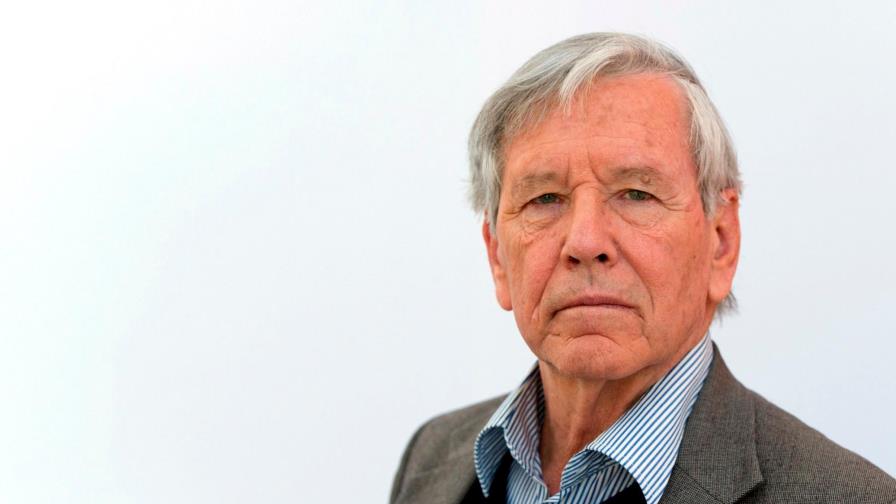 El escritor israelí Amos Oz muere de cáncer a los 79 años El escritor israelí Amos Oz muere de cáncer a los 79 años