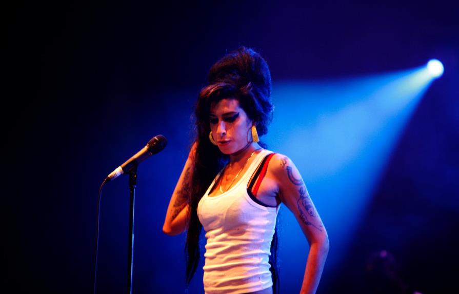 Vestidos y pertenencias de Amy Winehouse serán subastados este fin de semana