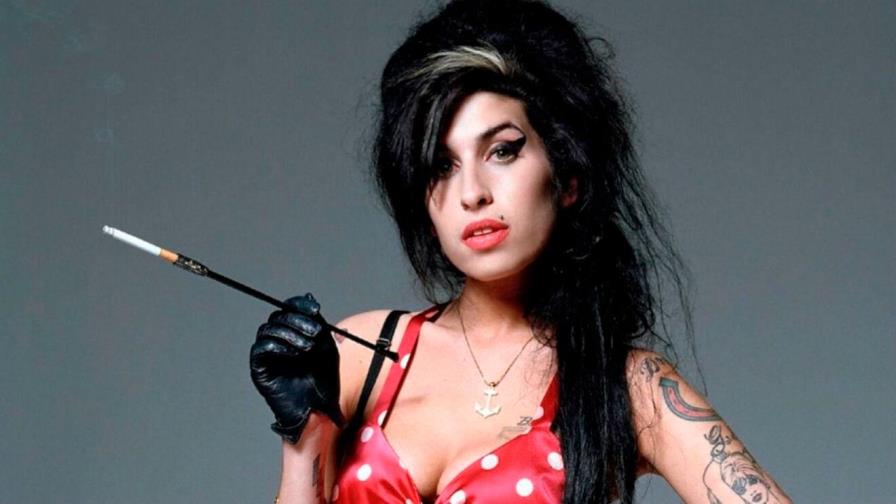 Ropa y objetos de Amy Winehouse salen a subasta por 2 millones de dólares