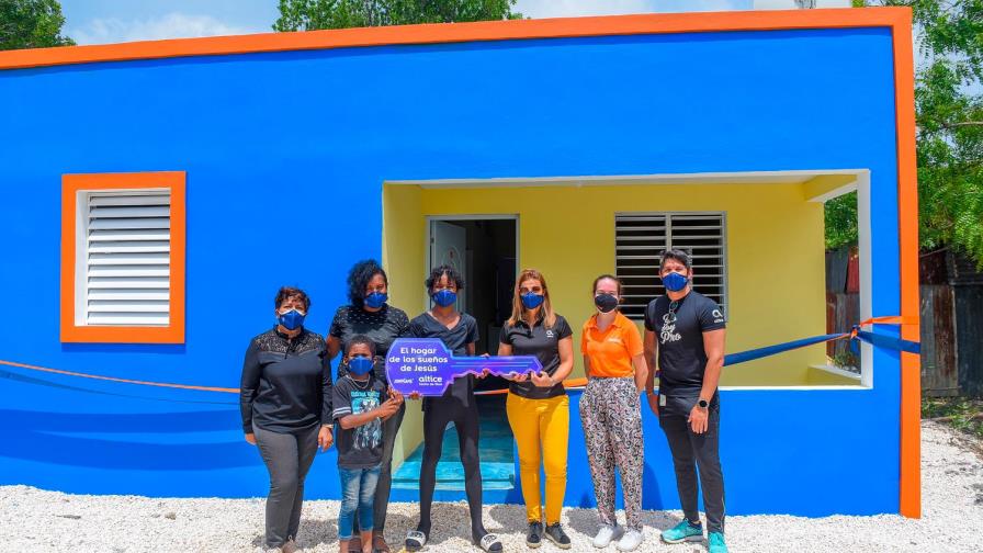 Altice y Jompéame entregan vivienda a adolescente que sueña con bailar ballet 