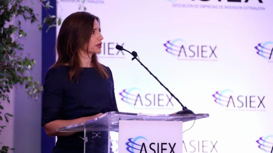 Juramentan primera mujer para dirigir asociación de empresas de inversión extranjera Juramentan primera mujer para dirigir asociación de empresas de inversión extranjera