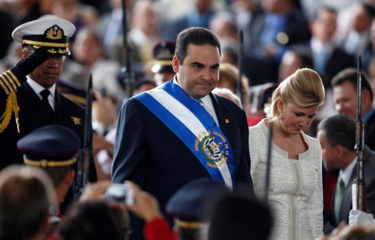 Envían a juicio por corrupción a ex primera dama de El Salvador