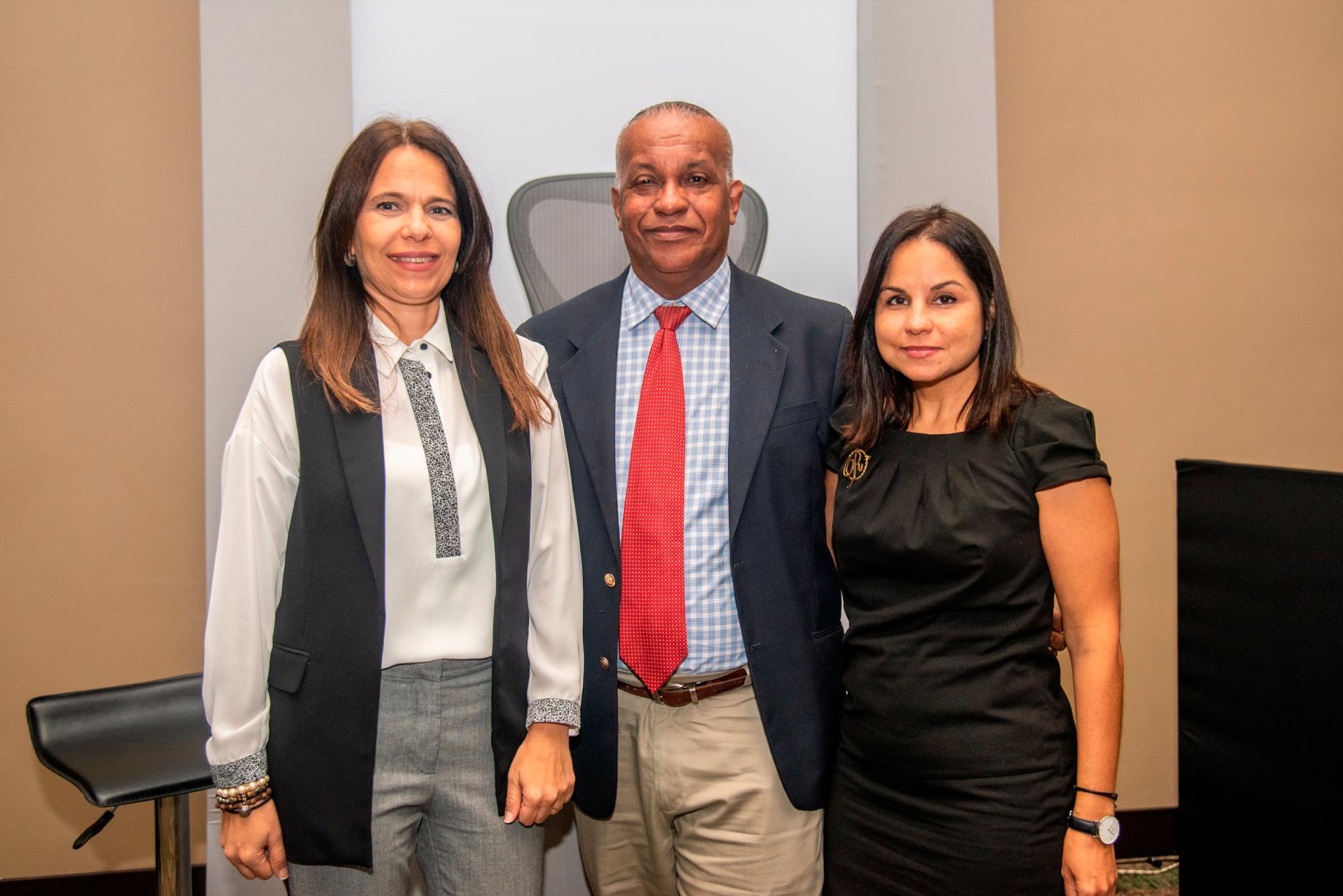 Ana Margarita Blanco, Miguel Ángel Ramírez y Rosa Bobea.