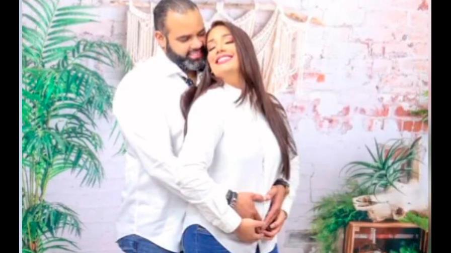 Presentadora de televisión Anabell Alberto anuncia que está embarazada