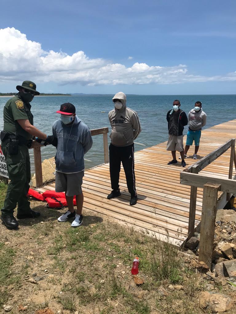 Patrulla Fronteriza detiene a 17 dominicanos que intentaban entrar a Puerto Rico